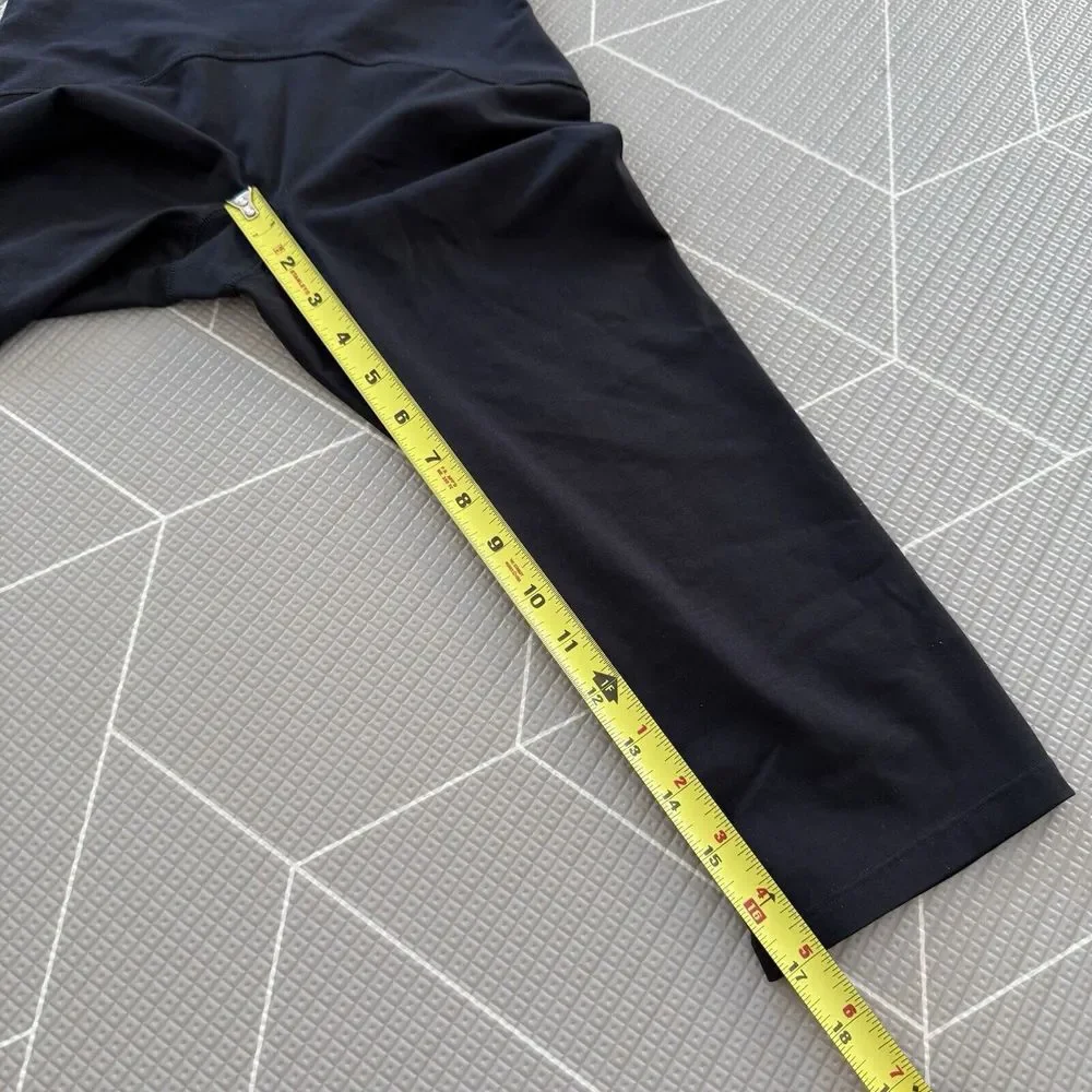 Spanx Shorts M Black Pull On High Rise Compression Capri Slimming Shapewear‎